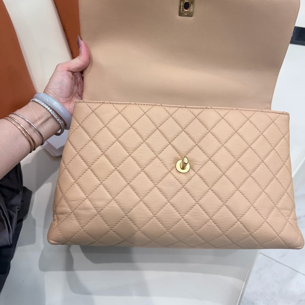 CHANEL Tan Quilted Shoulder Bag 7.1" x 11.4" x 4.7" measure - Picture 5 of 16